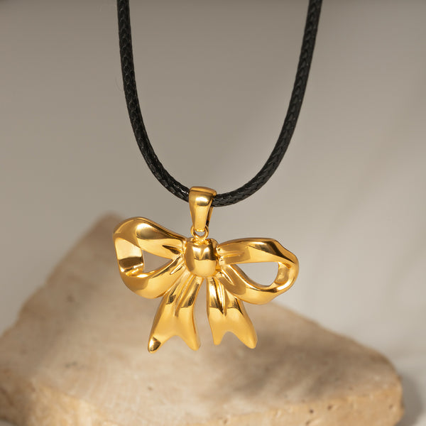 Collier avec pendentif en forme de nœud plaqué or 18 carats