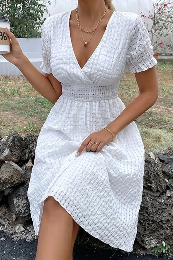 Robe à manches courtes avec surplis texturé
