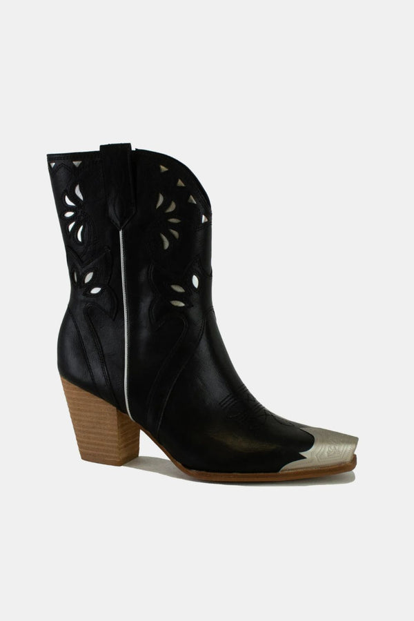 Bottes à broderies florales découpées Beast Fashion