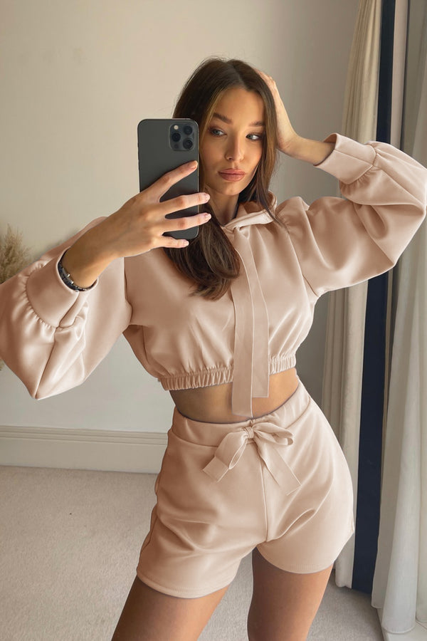 Ensemble haut à capuche et short à manches longues avec cordon de serrage