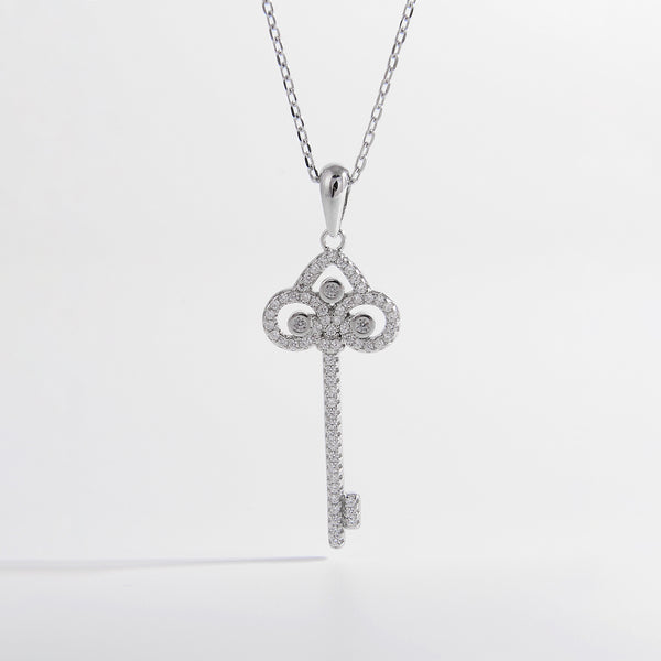 Collier en forme de clé en argent sterling 925 incrusté de zircons
