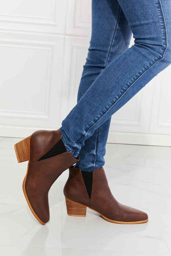 Bottines à bout pointu Back At It de MMShoes en chocolat
